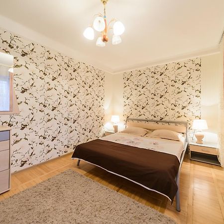 Apartment On Lesi Ukrainky Blvd Київ Екстер'єр фото