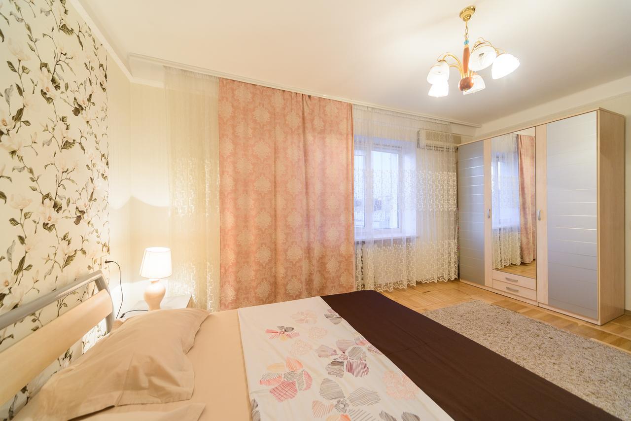 Apartment On Lesi Ukrainky Blvd Київ Екстер'єр фото